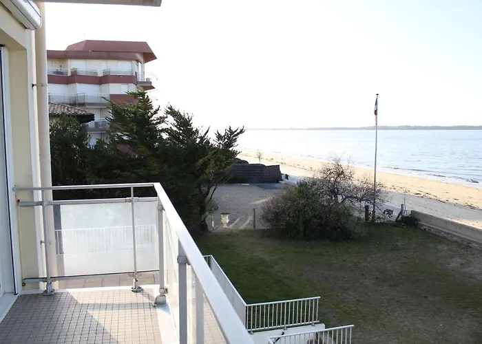 Perreire Premiere Ligne Les Pieds Dans L Eau Vue Magnifique Sur Le Bassin Apartment