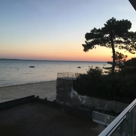 Perreire Premiere Ligne Les Pieds Dans L Eau Vue Magnifique Sur Le Bassin Apartment Arcachon