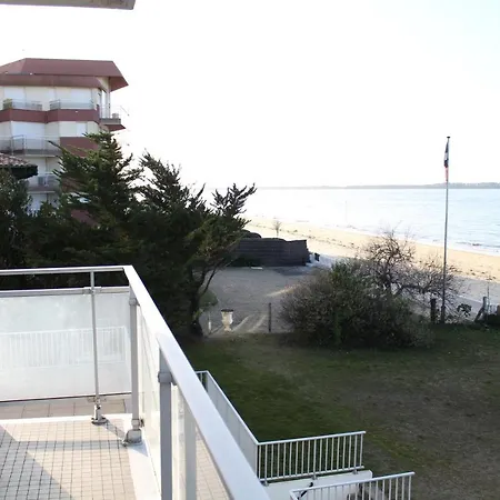 Perreire Premiere Ligne Les Pieds Dans L Eau Vue Magnifique Sur Le Bassin Apartment