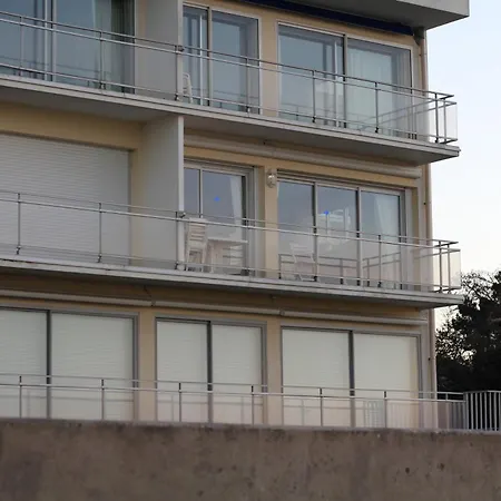 Perreire Premiere Ligne Les Pieds Dans L Eau Vue Magnifique Sur Le Bassin Apartment Arcachon
