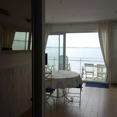 Perreire Premiere Ligne Les Pieds Dans L Eau Vue Magnifique Sur Le Bassin